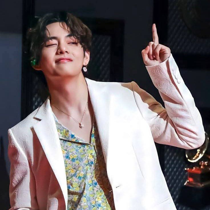 뷔 (방탄소년단) 최근 활동샷