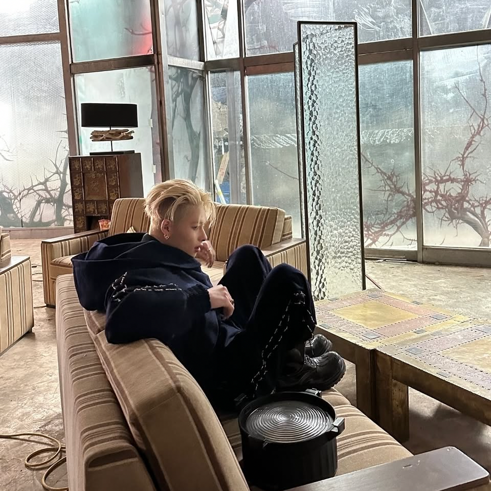 Behind-the-scenes cut of NI-KI (ENHYPEN)