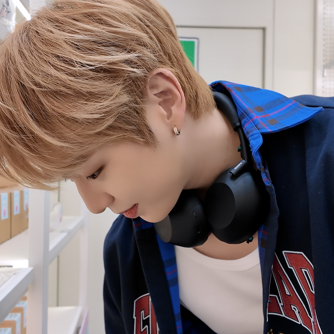 A moment captured by Kang Daniel's fan