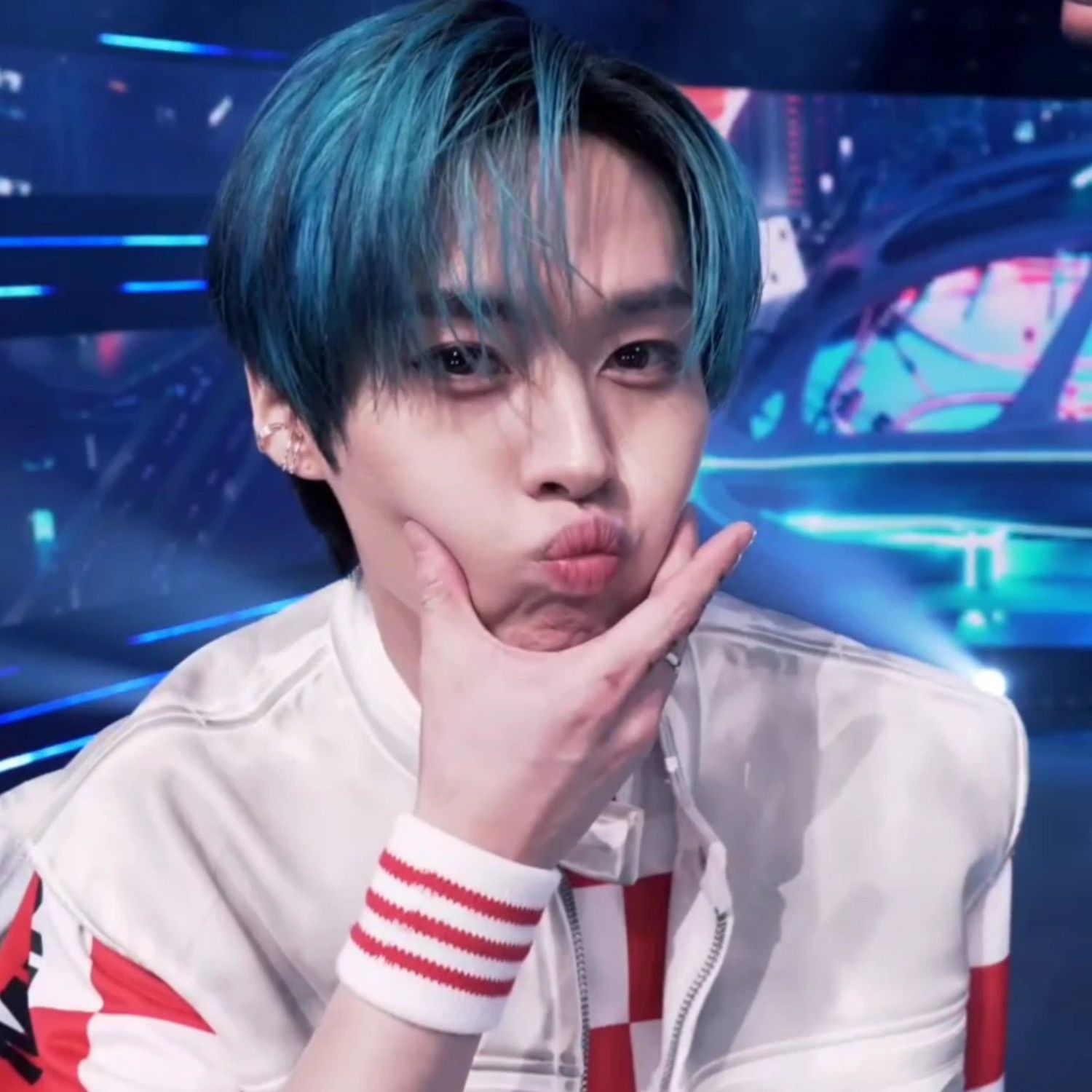 Latest photo of Lee Know (Stray Kids)