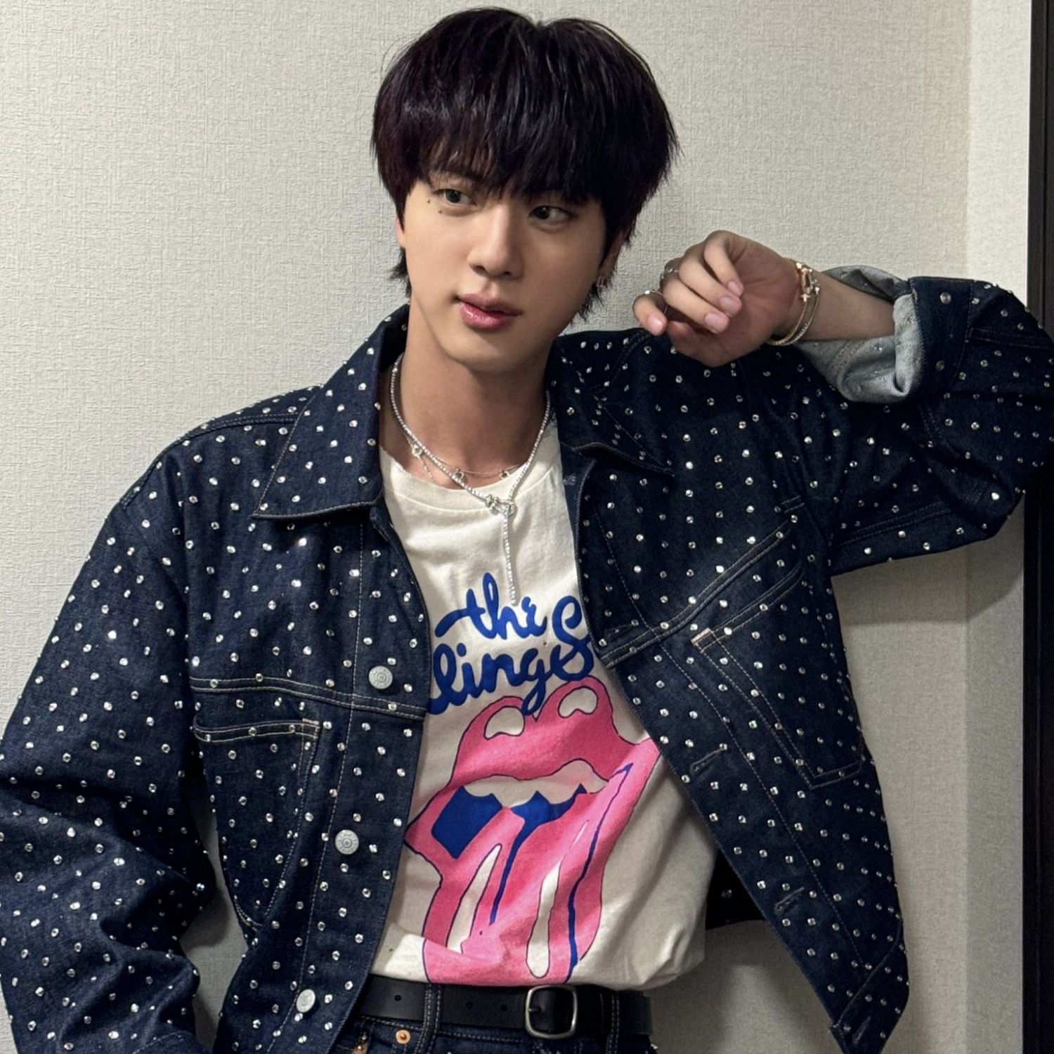 Foto aktivitas terbaru Jin (BTS)