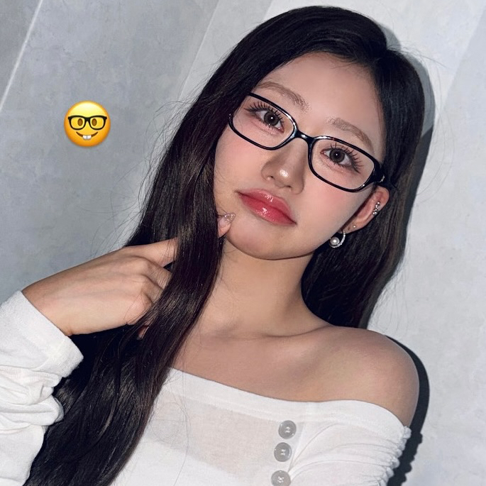 Latest photo of Julie (KISS OF LIFE)