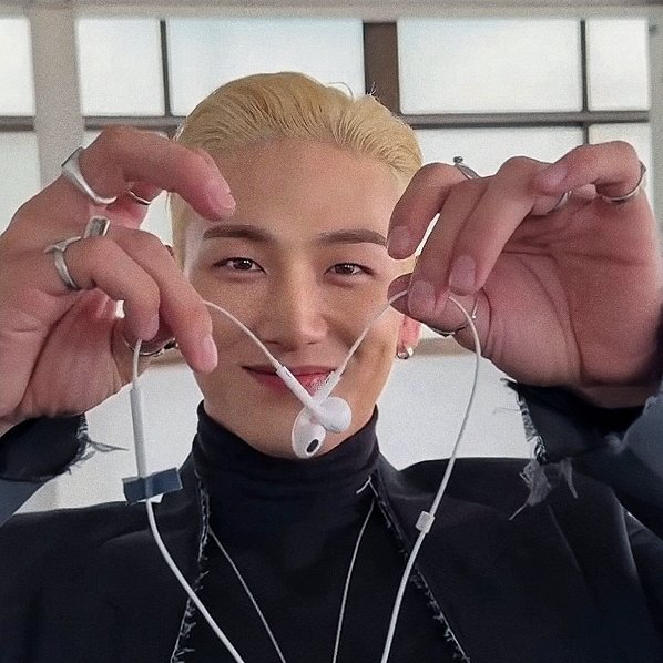 Behind-the-scenes cut of Baekho
