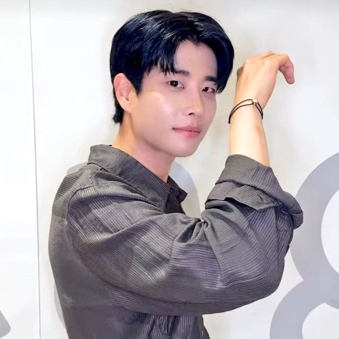 A moment captured by MJ (ASTRO)'s fan