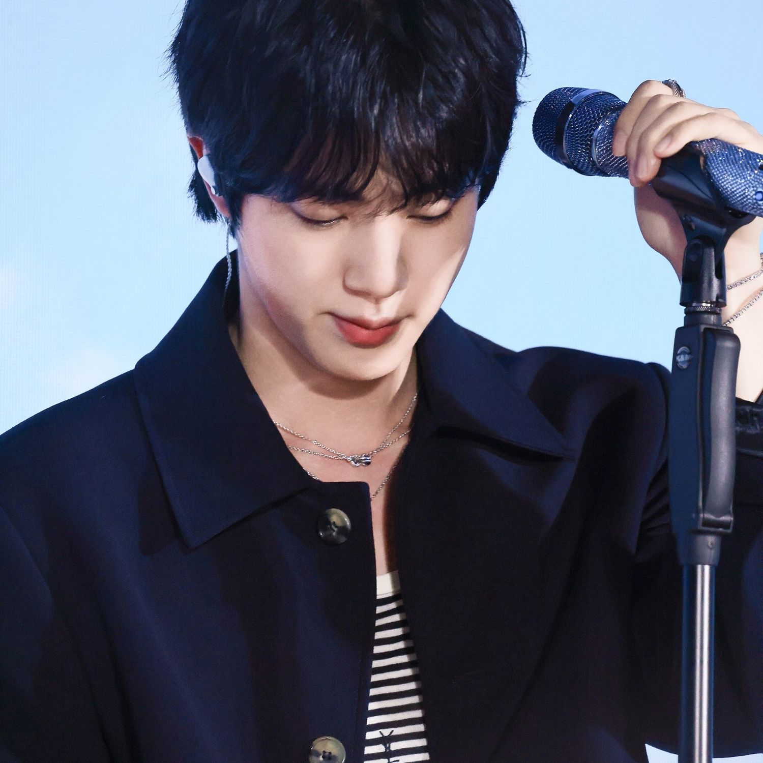 Momen yang diabadikan oleh penggemar Jin (BTS)