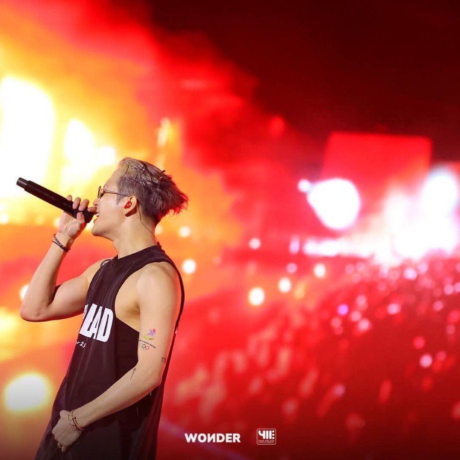 A moment captured by Jackson (GOT7)'s fan