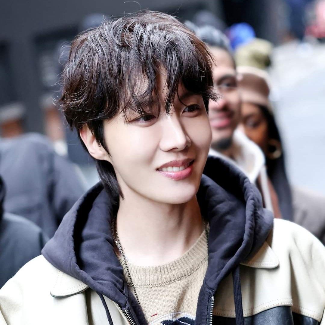 Behind-the-scenes cut of j-hope (BTS)