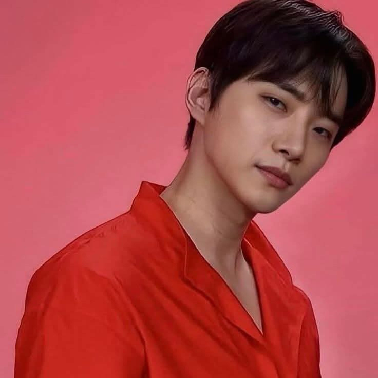 Behind-the-scenes cut of Junho (2PM)