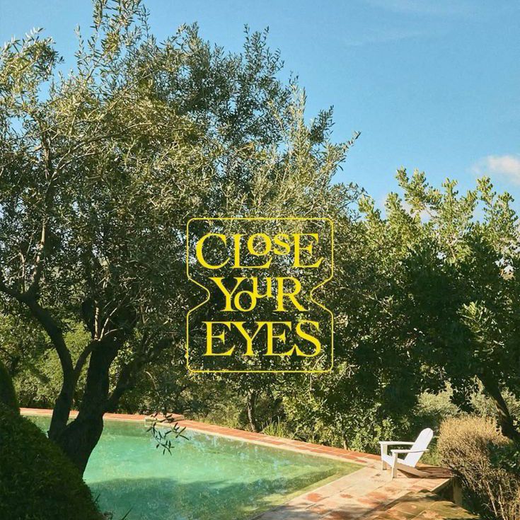 A moment captured by CLOSE YOUR EYES's fan