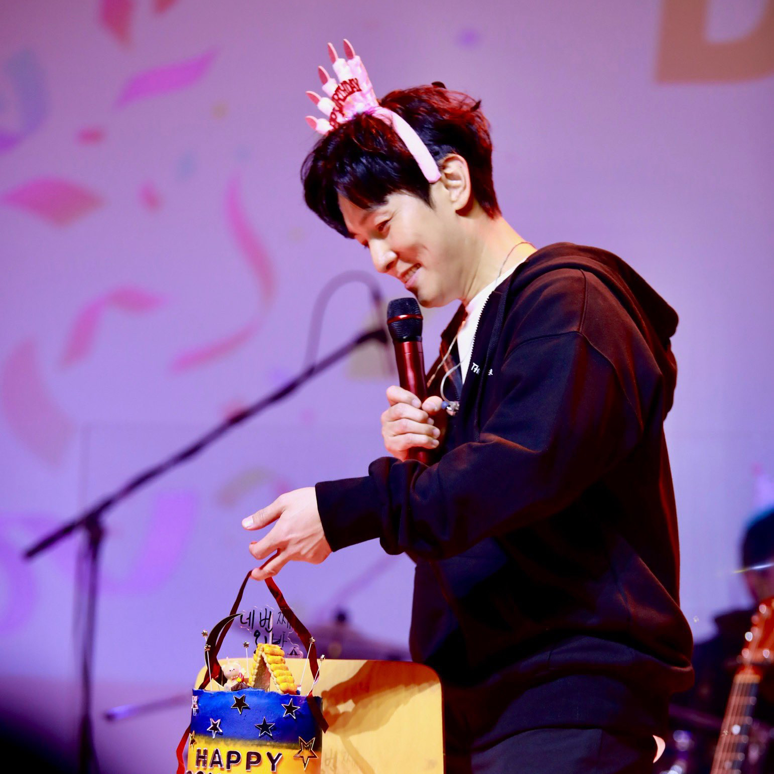 A moment captured by Kim Dongwan (SHINHWA)'s fan