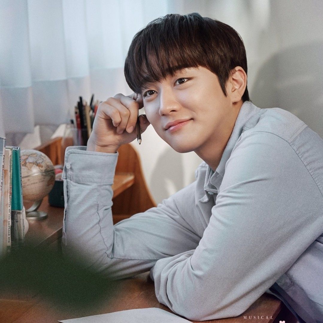 A moment captured by Hong Joochan (GoldenChild)'s fan