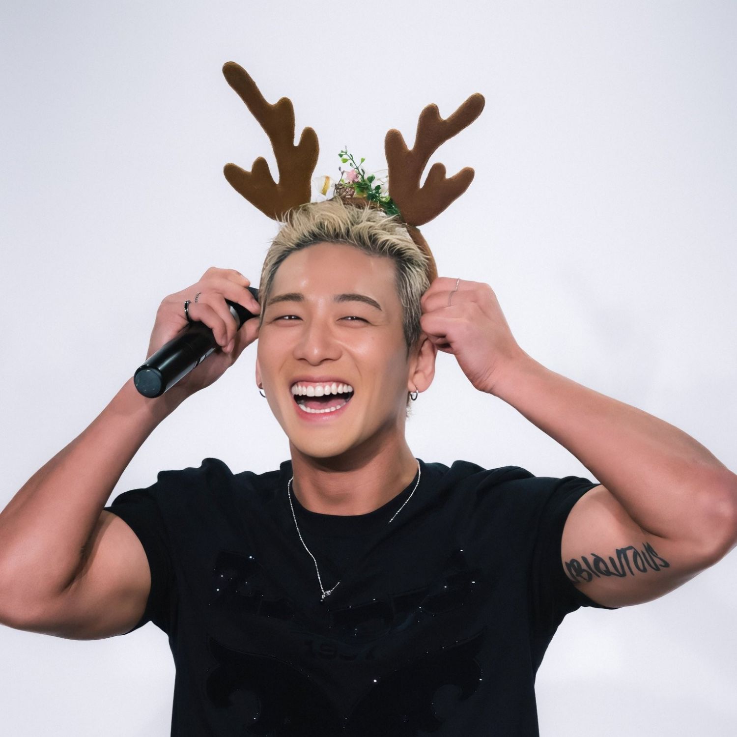 Behind-the-scenes cut of Baekho