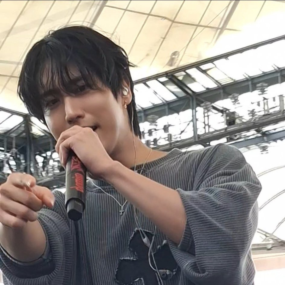 Recent activity shot of HAN (Stray Kids)