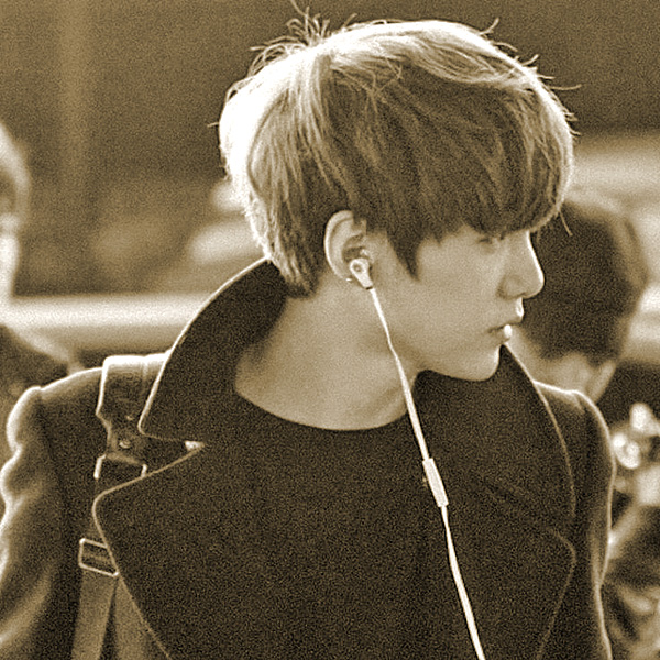 Foto aktivitas terbaru SUGA (BTS)