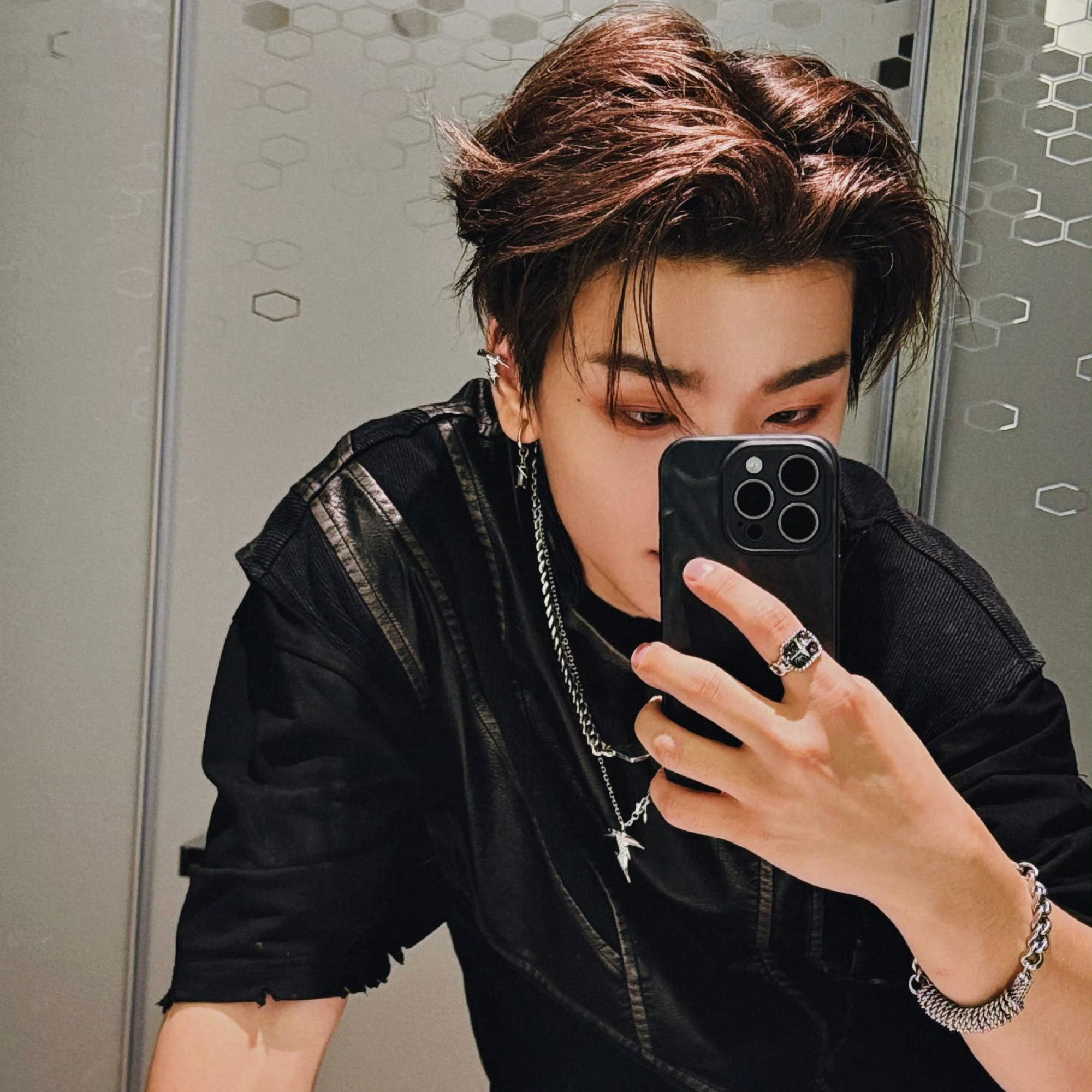 A moment captured by He Xinlong (ALPHA DRIVE ONE)'s fan