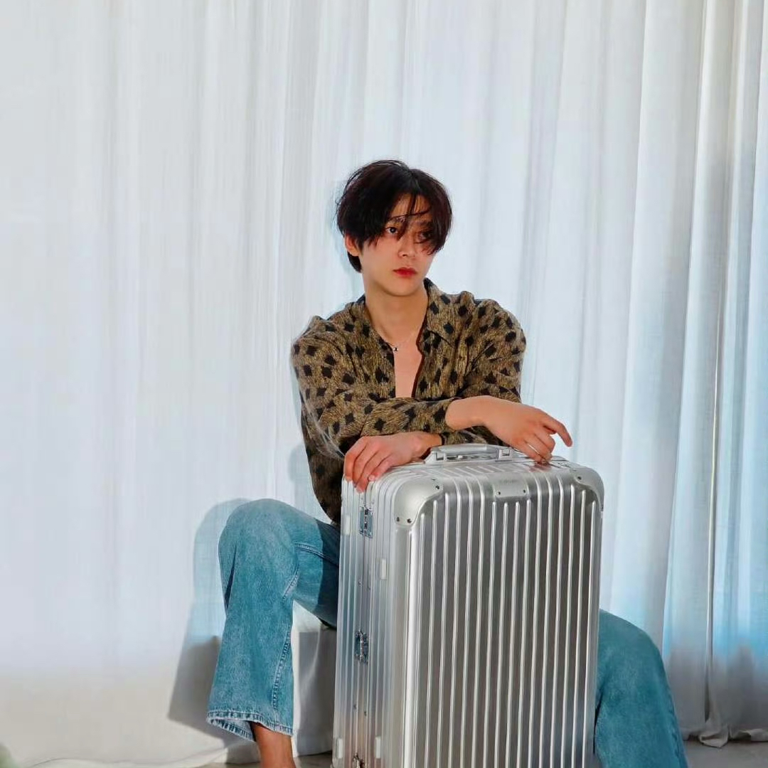 Behind-the-scenes cut of Rowoon