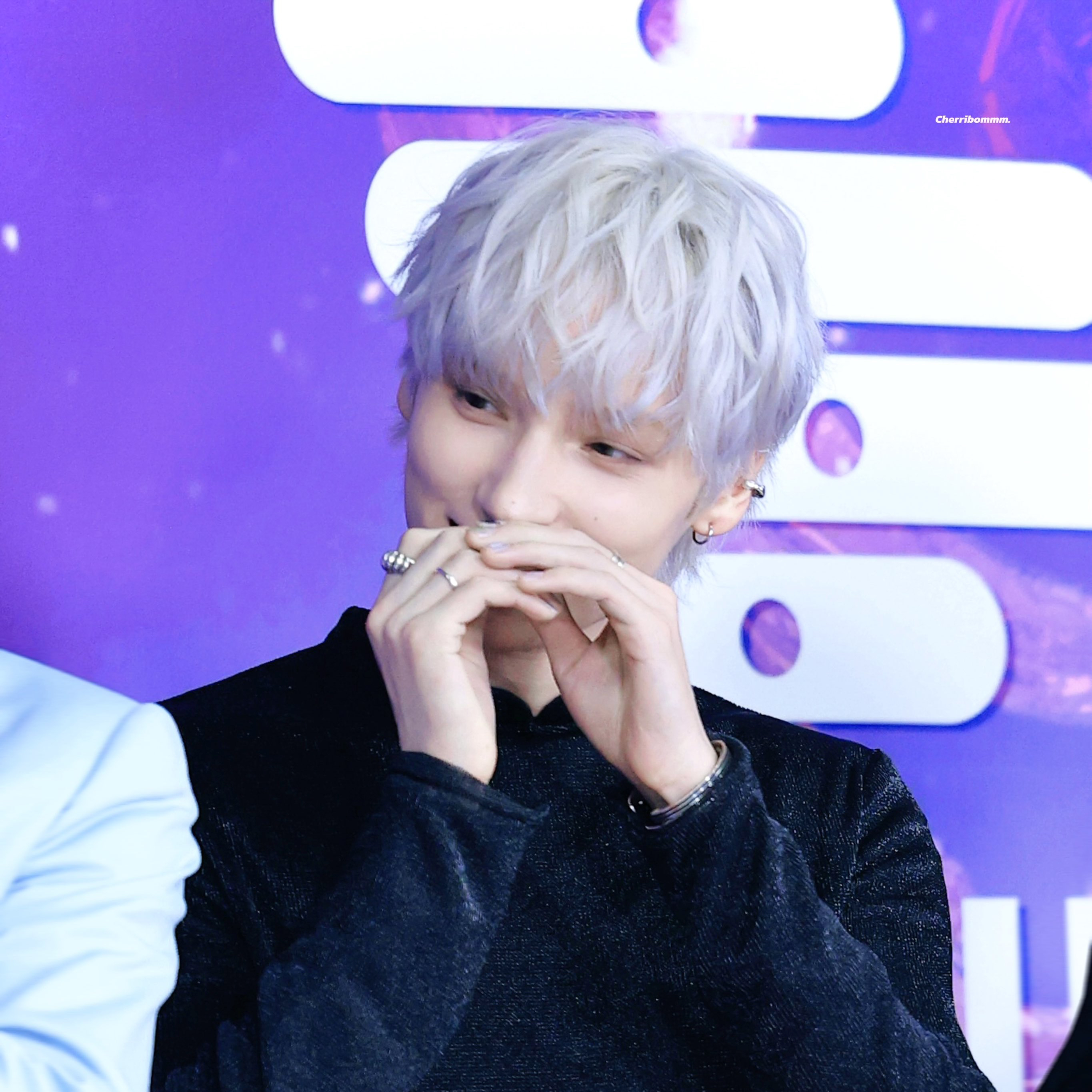 Foto aktivitas terbaru HueningKai (TOMORROW X TOGETHER)