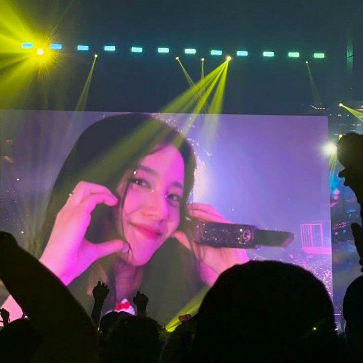 ジス (BLACKPINK)の舞台裏ショット
