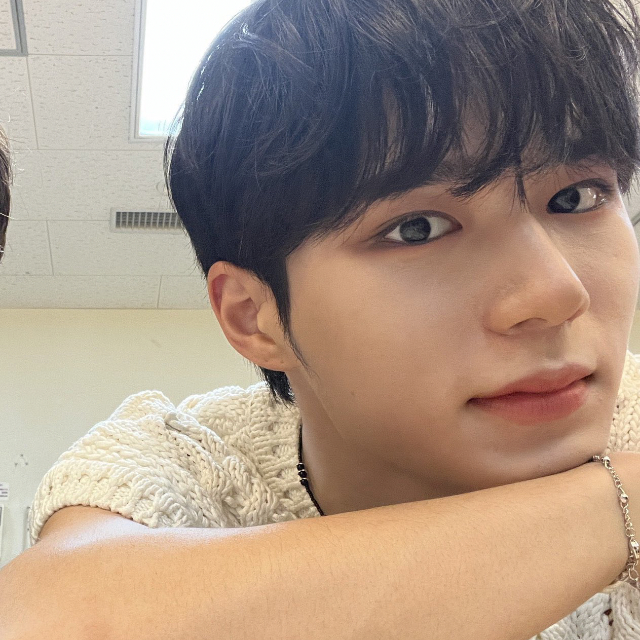 Behind-the-scenes cut of Kim Junseo (ALPHA DRIVE ONE)