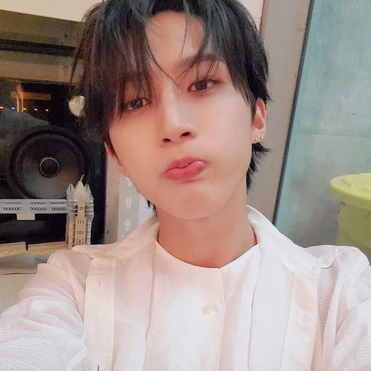 A moment captured by Hui (PENTAGON)'s fan