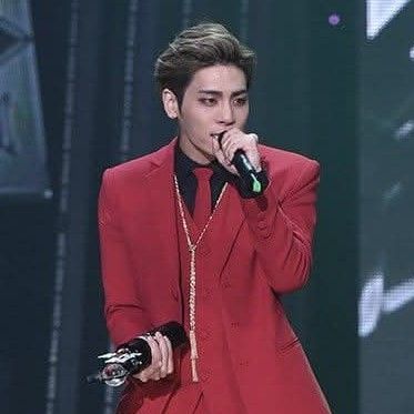 A moment captured by Jonghyun (SHINee)'s fan