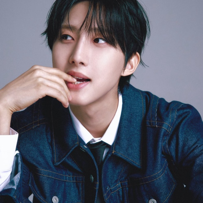 A moment captured by Hui (PENTAGON)'s fan