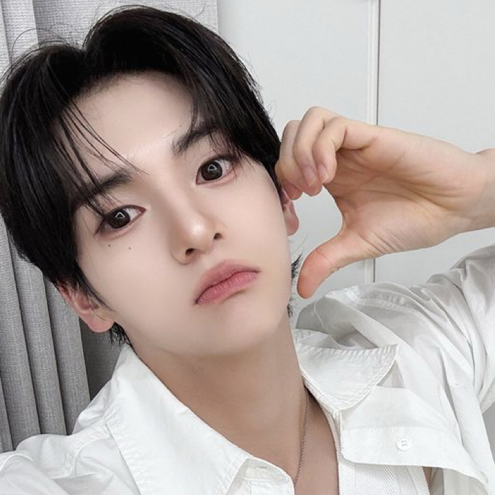 Recent activity shot of Sungyun (n.SSign)