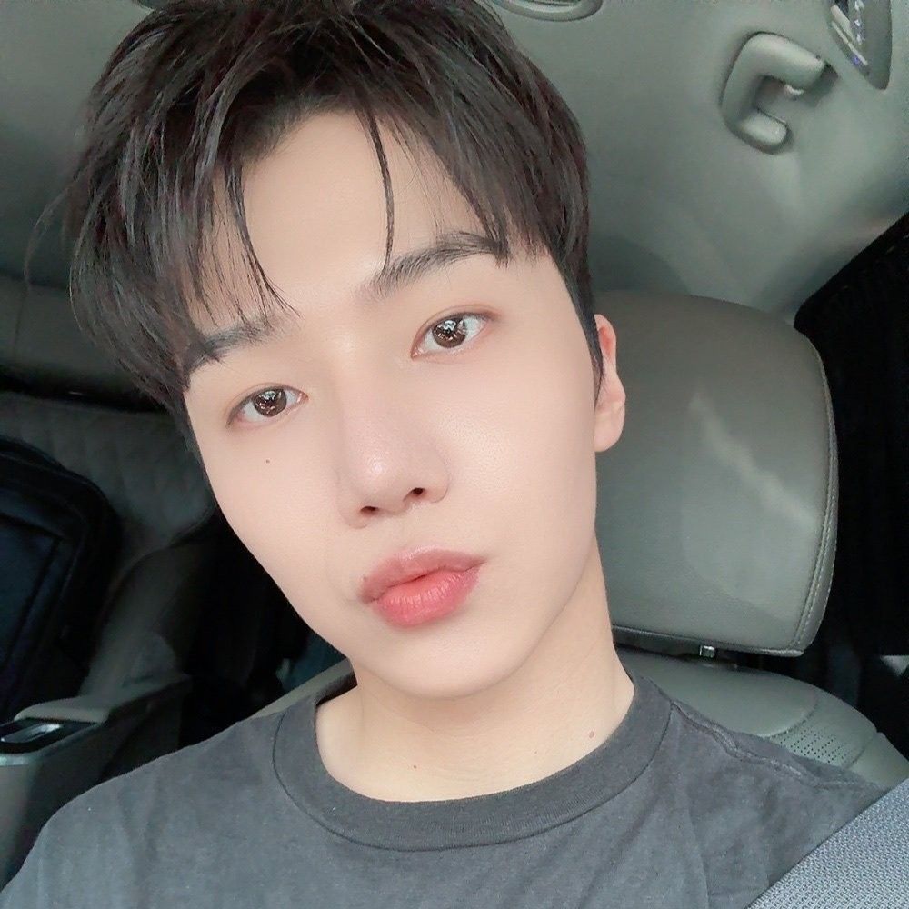 Momen yang diabadikan oleh penggemar Jinho (PENTAGON)