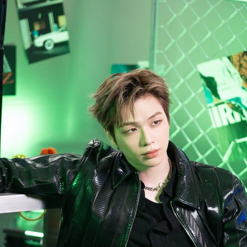 Behind-the-scenes cut of Kang Daniel