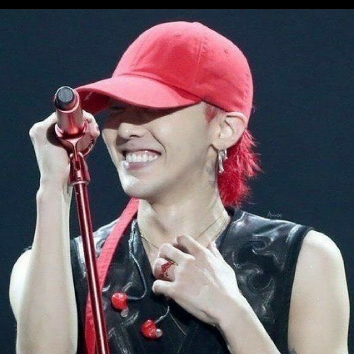 Behind-the-scenes cut of G-DRAGON (BIGBANG)