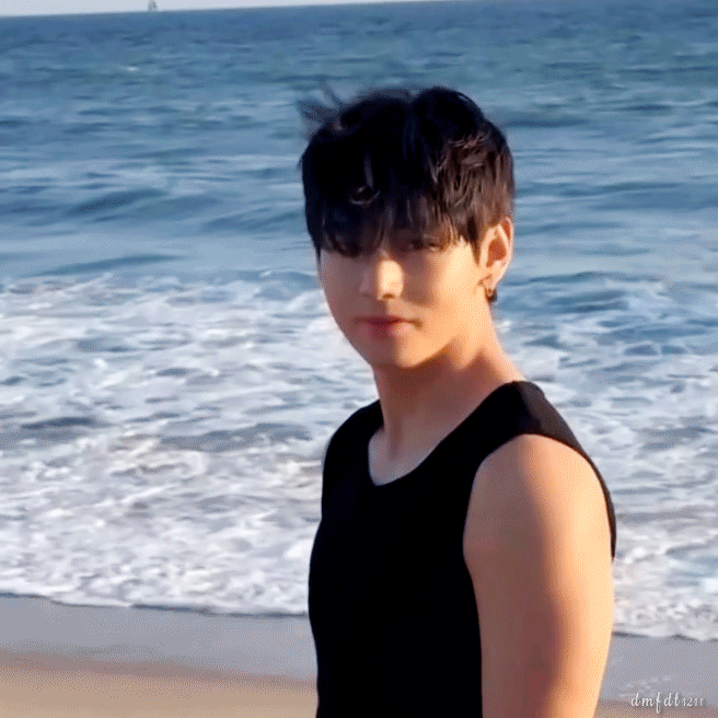 V (防彈少年團)的最新活動照片