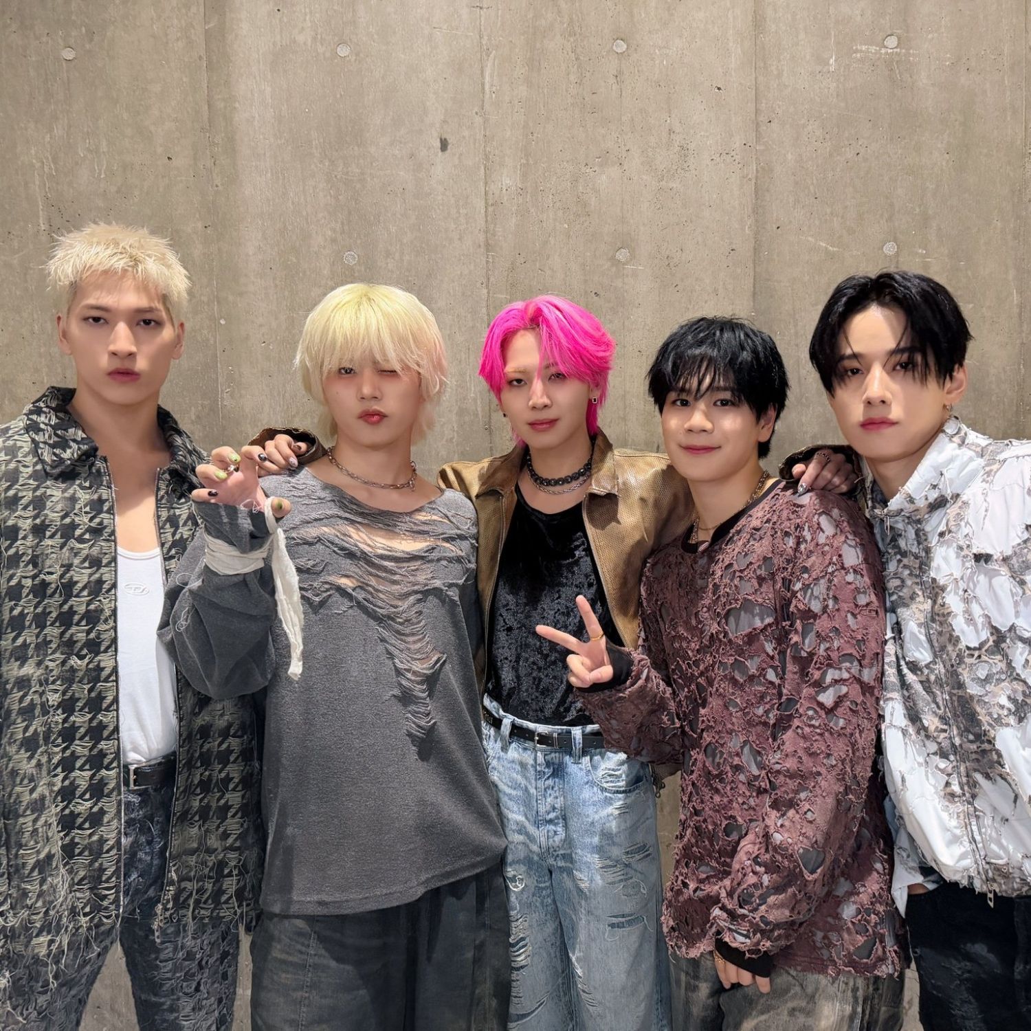 Recent activity shot of Mamehara Issei (JO1)