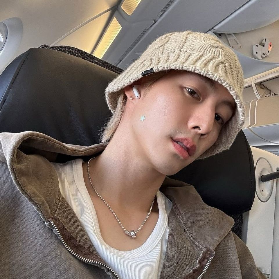 Behind-the-scenes cut of Mark (GOT7)
