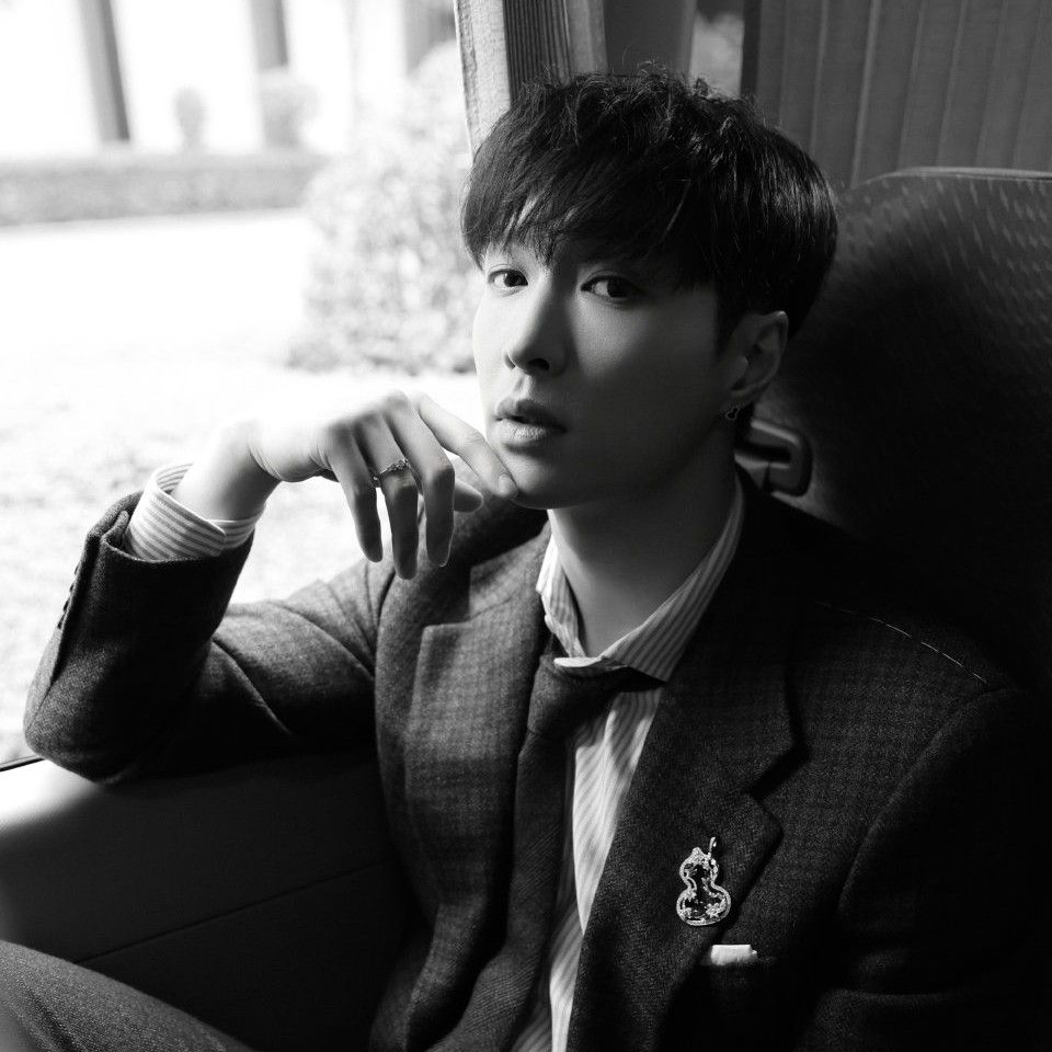 A moment captured by Lay (EXO)'s fan