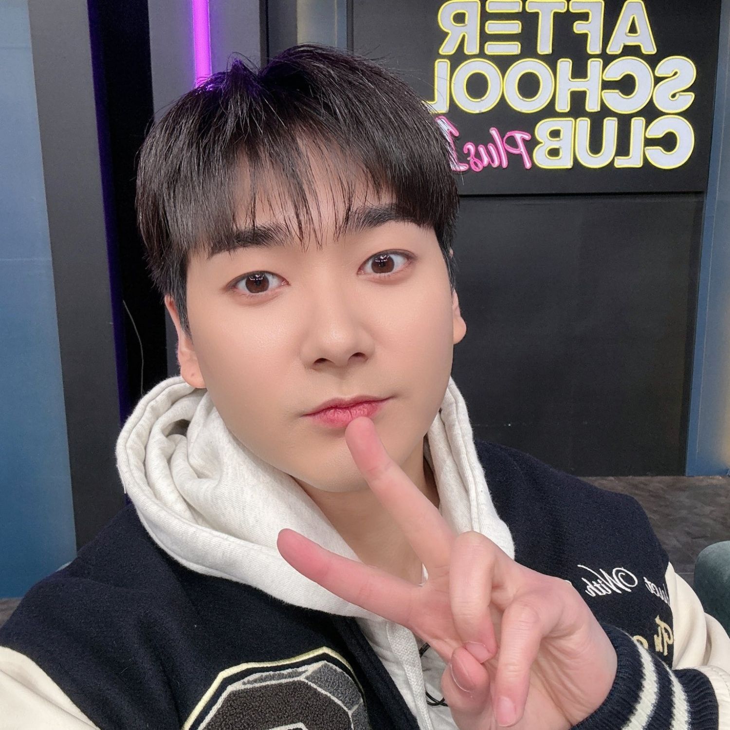 Behind-the-scenes cut of Aron