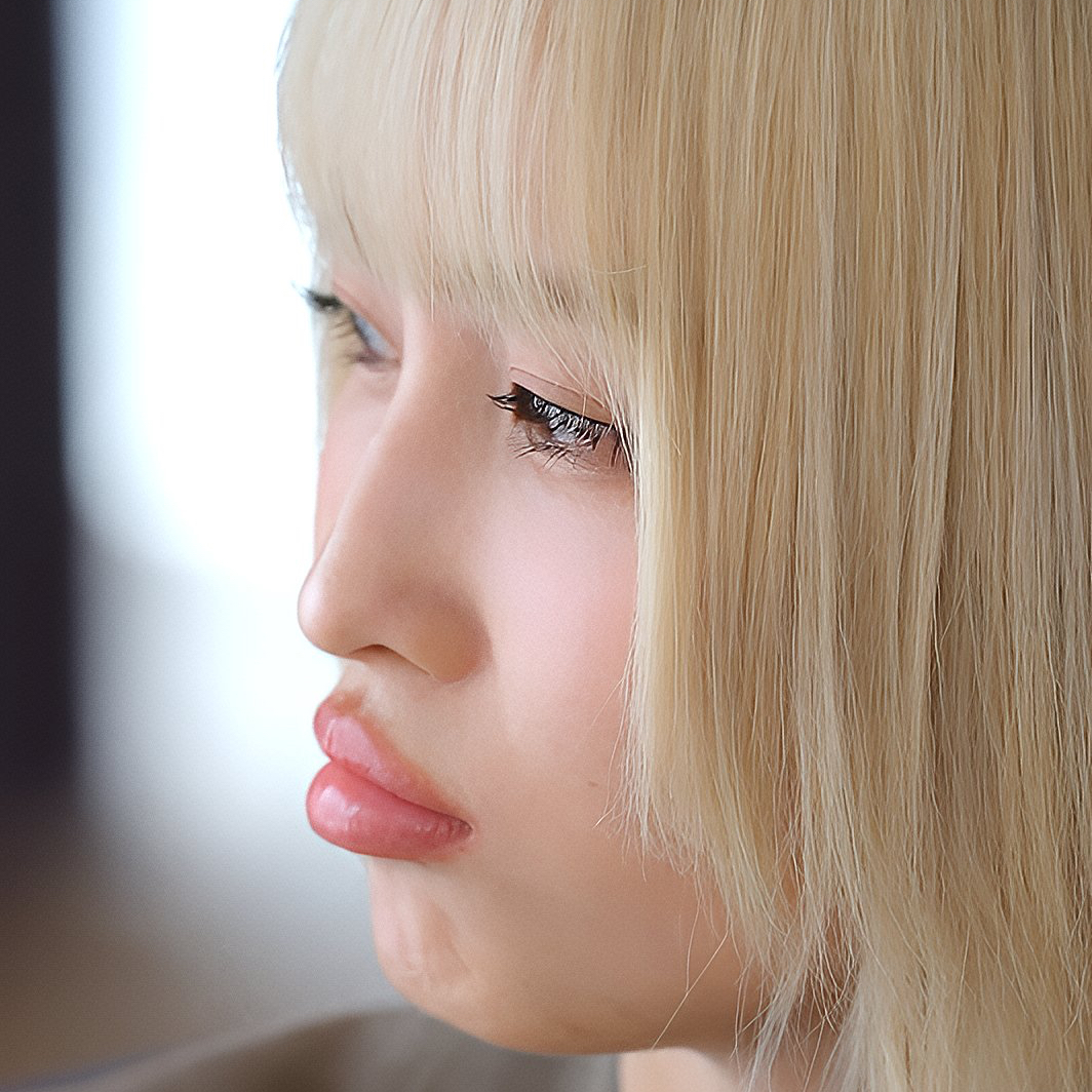 Behind-the-scenes cut of Momo (TWICE)