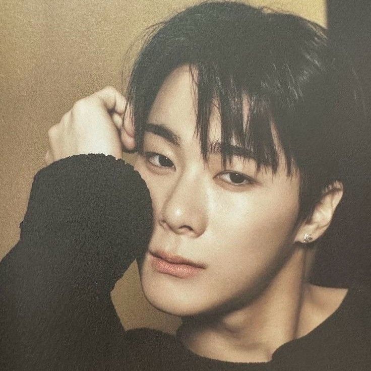 Latest photo of Moonbin (ASTRO)