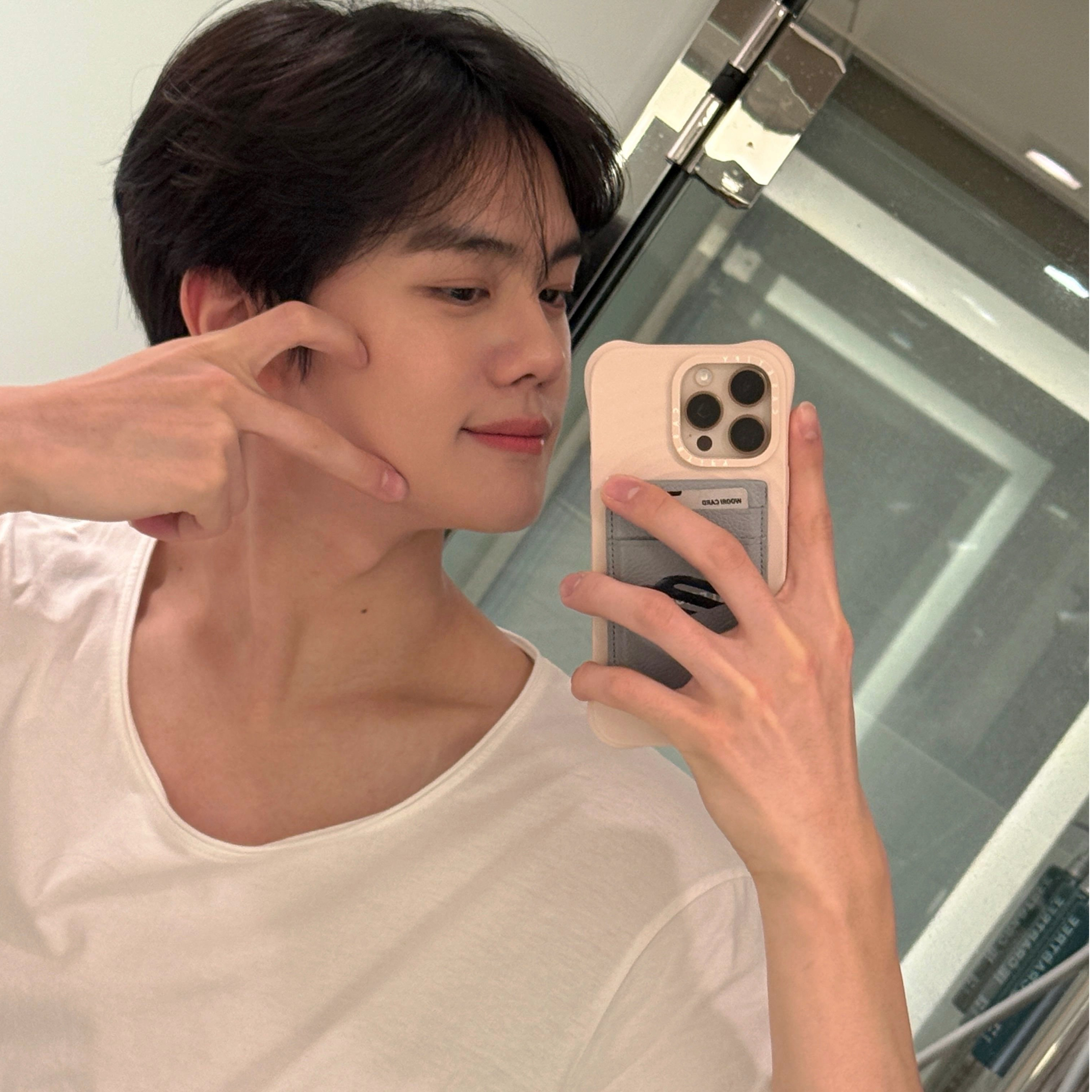 Recent activity shot of Kim Gyuvin (ZEROBASEONE)