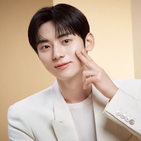 Potret di balik layar Hwang Minhyun