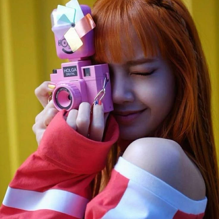 Lisa (BLACKPINK)的最新照片