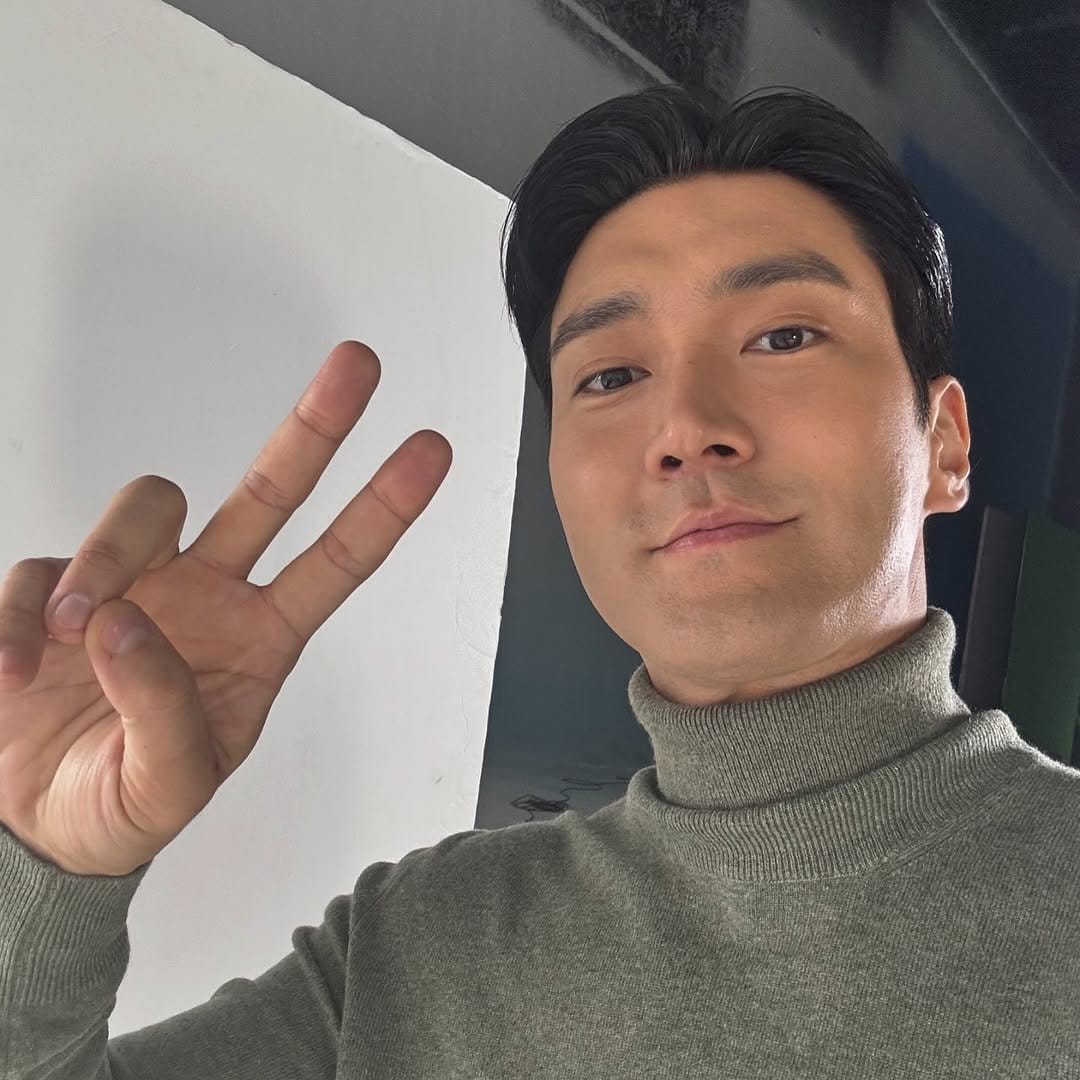 A moment captured by Siwon (Super Junior)'s fan