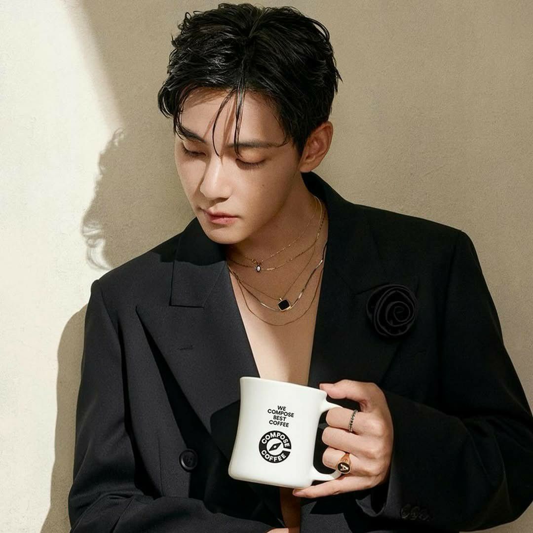 Behind-the-scenes cut of V (BTS)