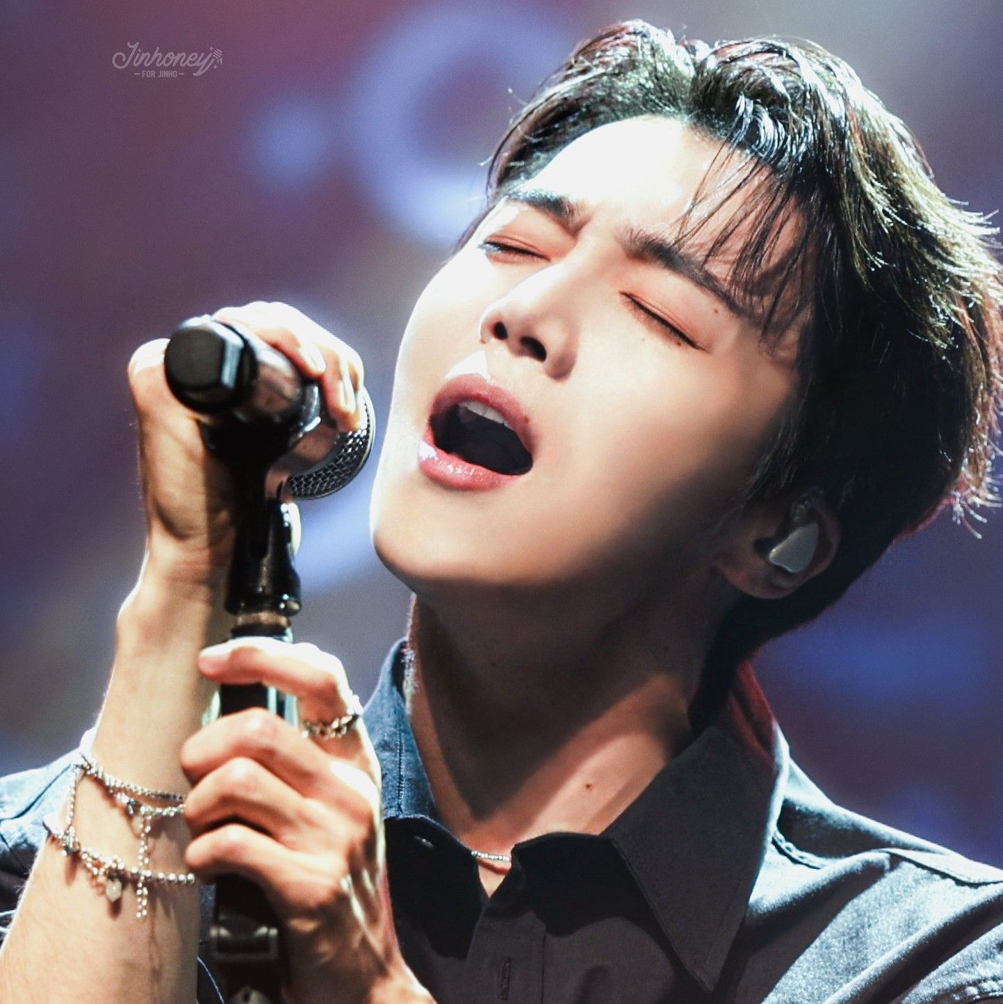 A moment captured by Jinho (PENTAGON)'s fan