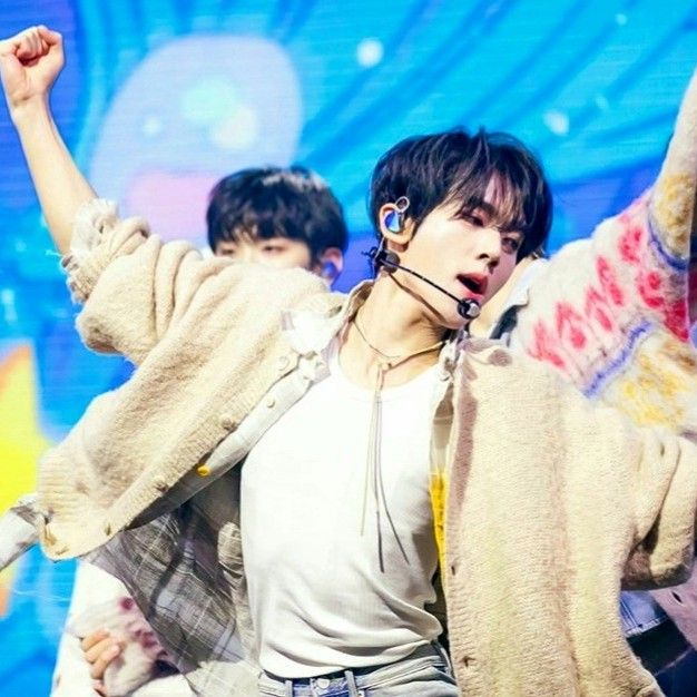 A moment captured by Han Yujin (ZEROBASEONE)'s fan