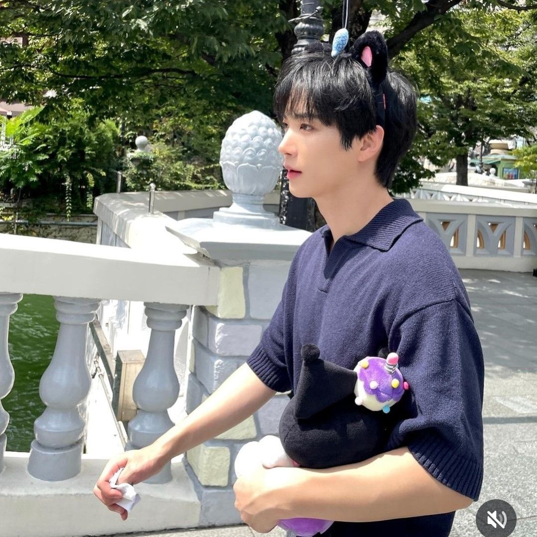 Behind-the-scenes cut of Kim Jonghyeon