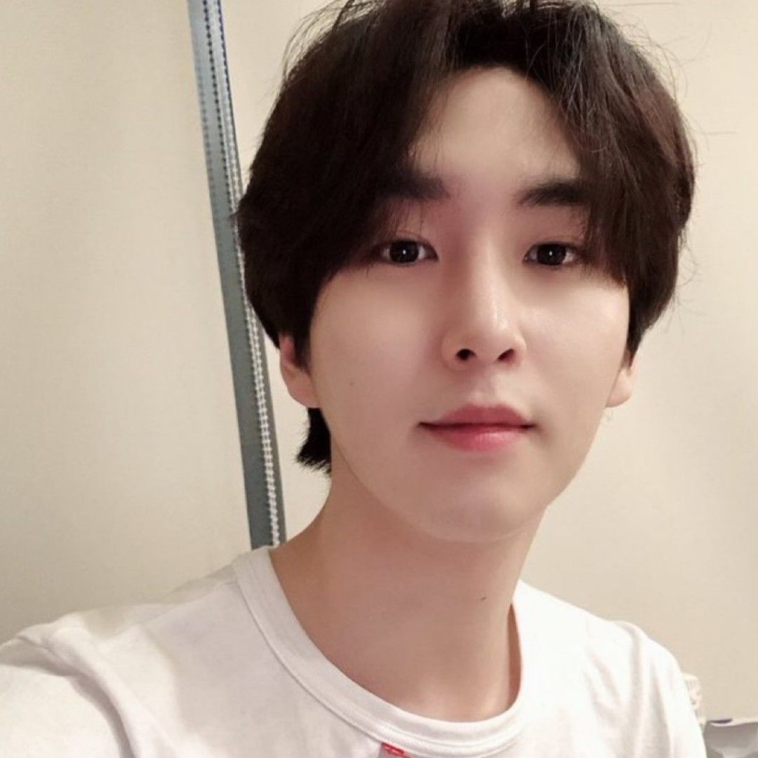Recent activity shot of Shinwon (PENTAGON)