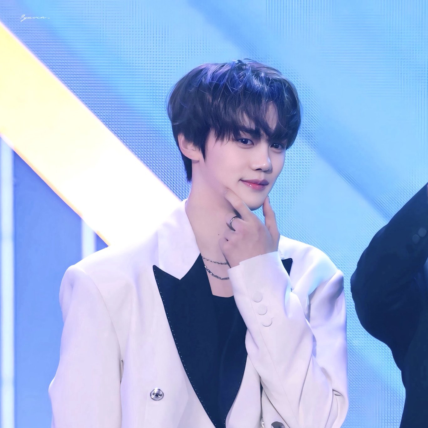 Behind-the-scenes cut of Kim Gyuvin (ZEROBASEONE)