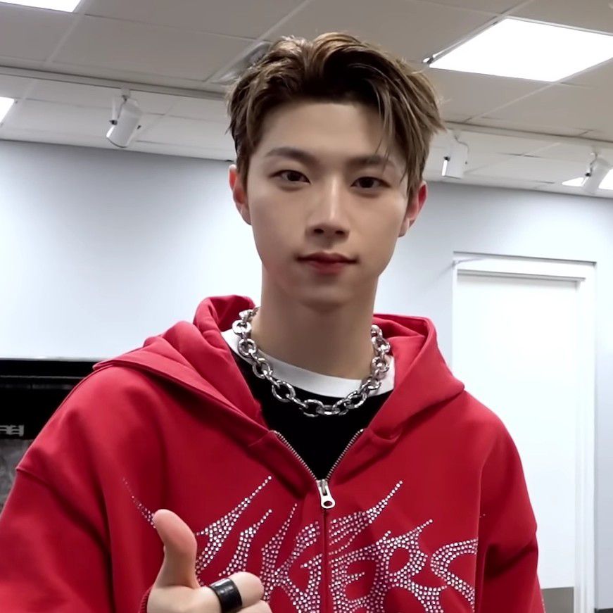 Behind-the-scenes cut of Hyunwoo (Xikers)