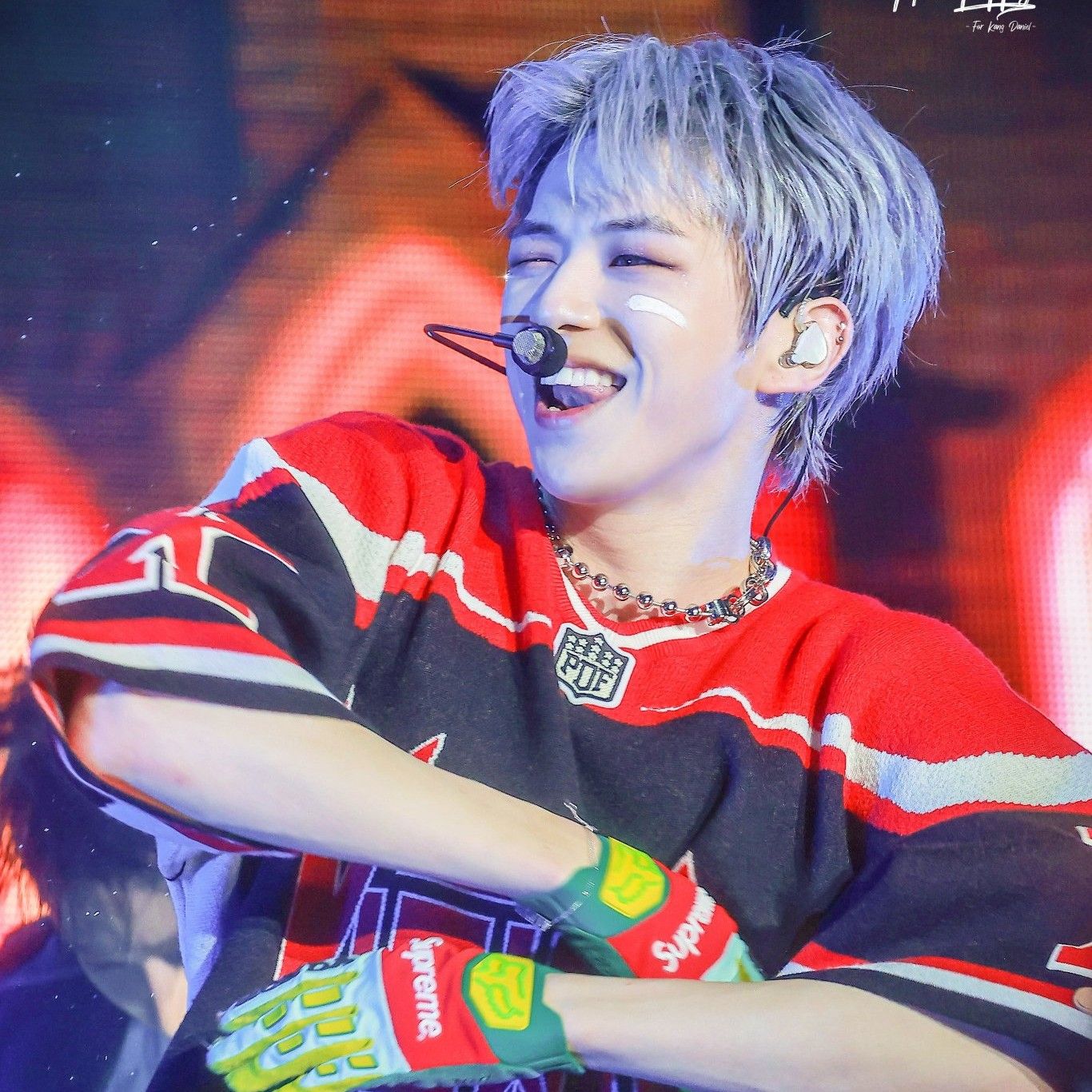 Behind-the-scenes cut of Kang Daniel