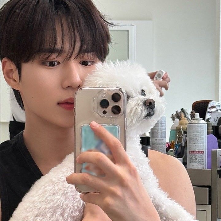 Behind-the-scenes cut of Kim Junseo (ALPHA DRIVE ONE)